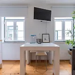 Fancy Alfama Apartment By Lovelystay